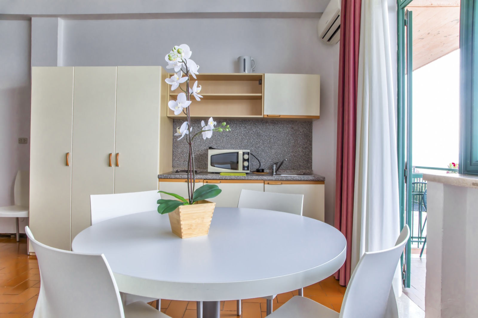 Panoramic Studio Type A, kitchenette