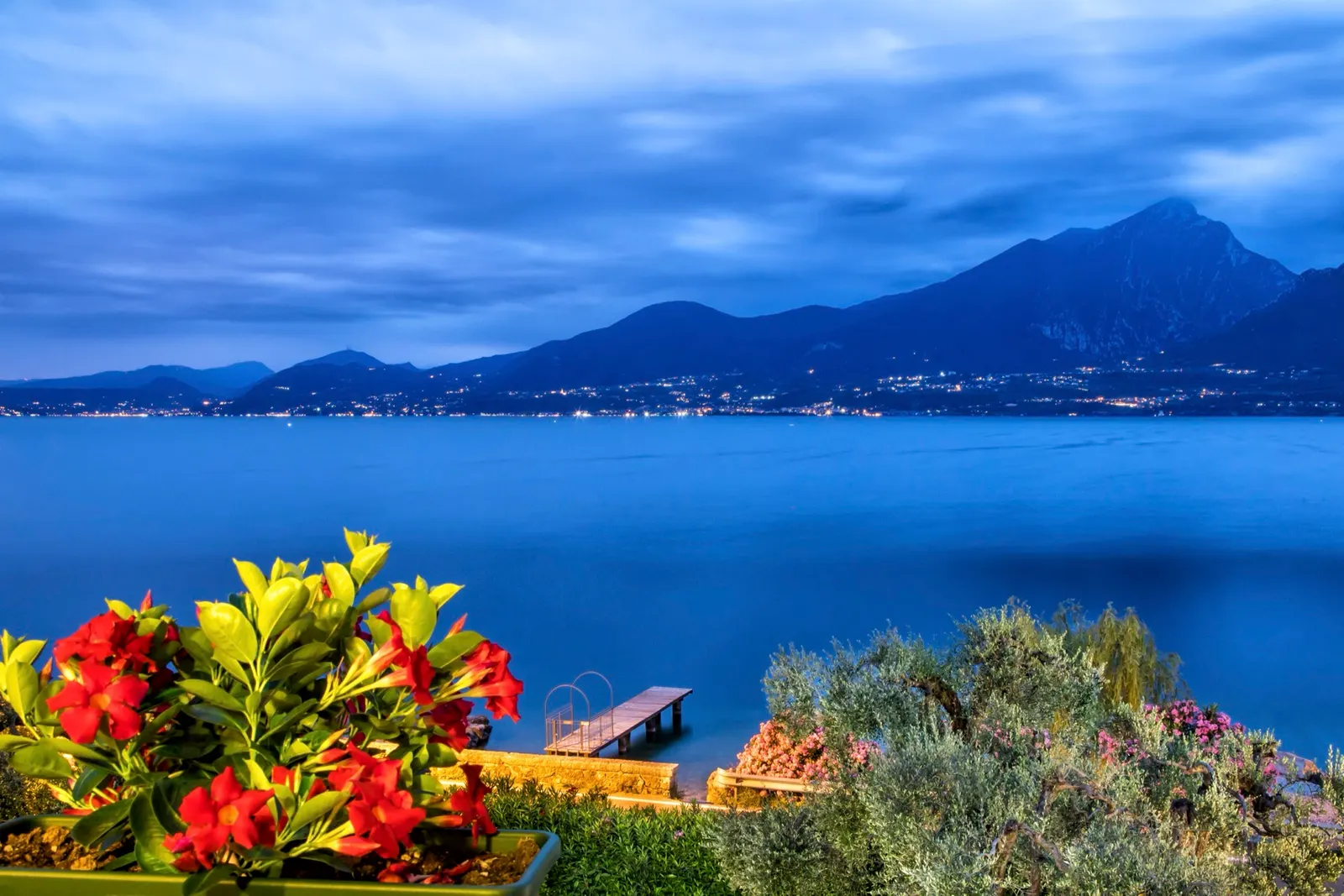 Vista del Lago de Garda al atardecer